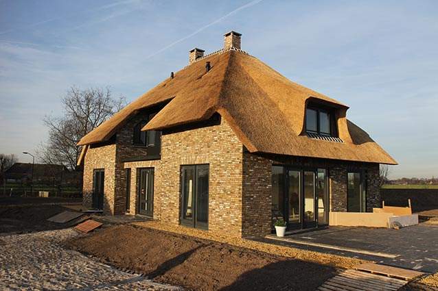 Rietdekkersbedrijf Molenaar te Geffen, Noord Brabant: rieten dak woonhuis Nuland