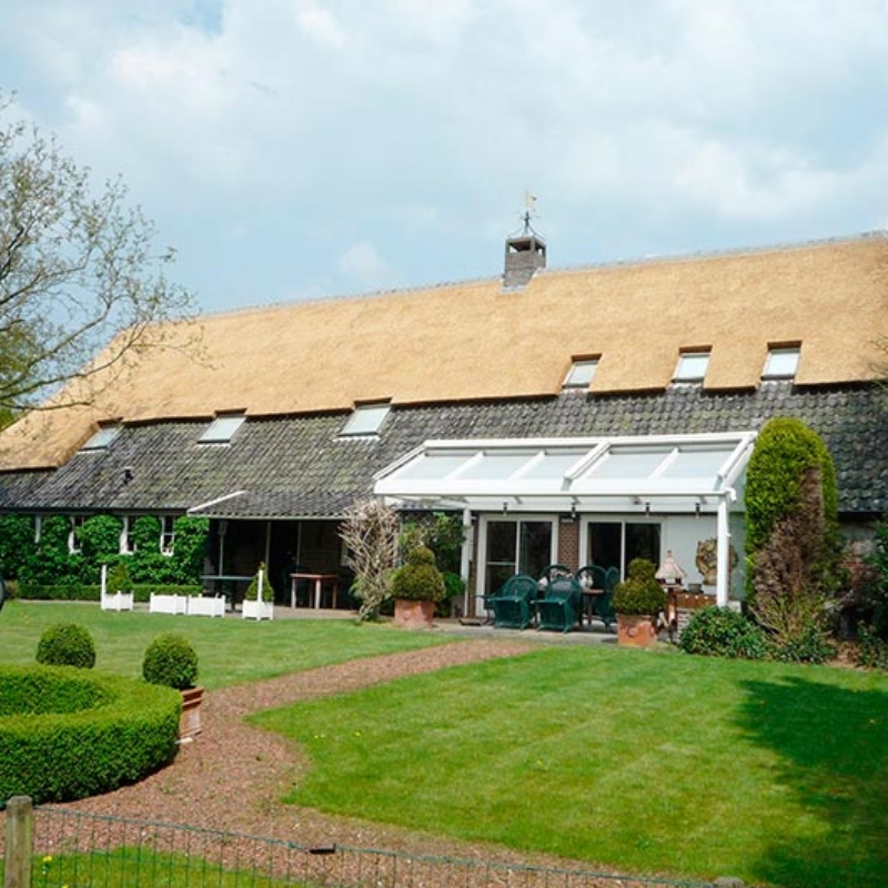 Referentie Rietdekkersbedrijf Molenaar: rieten dak woonboerderij Den Dungen