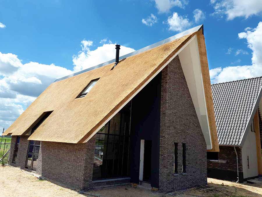 Referentie Rietdekkersbedrijf Molenaar: rieten dak woonhuis Demen